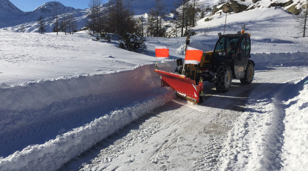 Jetzt bei Bautec Machinery: ADLER Anbauschneeschild für Traktor & Co!
Anbau-Schneeräumschild für den Winterdienst. Hervorragendes Räumergebnis ohne Enteisen bei jedem Wetter und Einsatz.