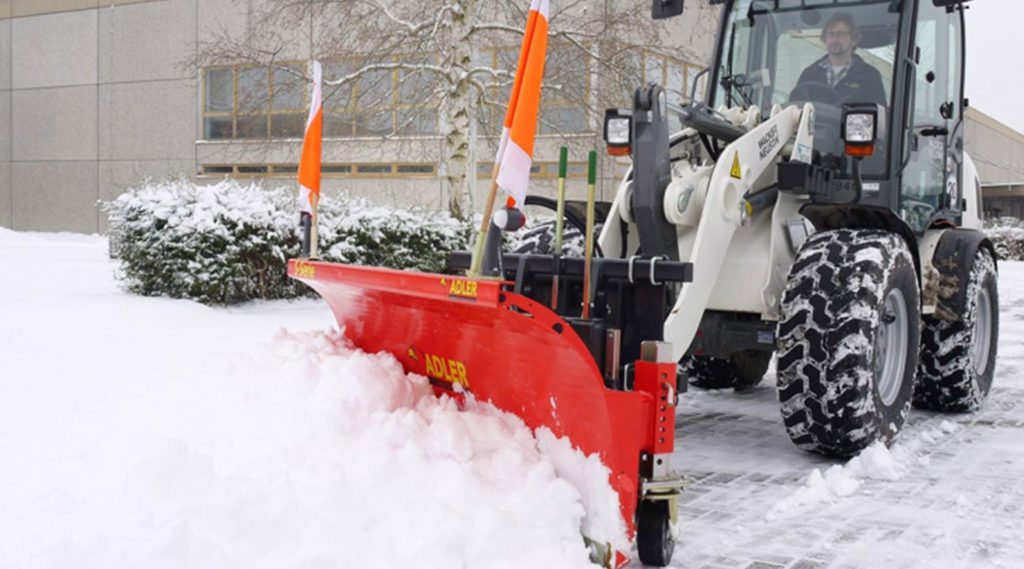 Jetzt bei Bautec Machinery: ADLER Anbauschneeschild für Traktor & Co!
Anbau-Schneeräumschild für den Winterdienst. Hervorragendes Räumergebnis ohne Enteisen bei jedem Wetter und Einsatz.